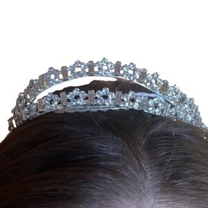 Rhinestone tiara with flower shapes and attached comb New without tag